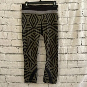 Lululemon green/black cropped leggings 4